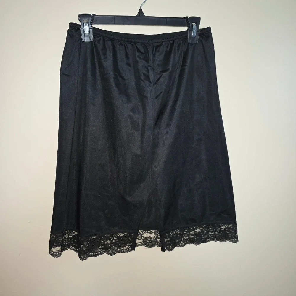 Vintage Black Lace Trim Half Slip Elastic Waist Mid-Length Made in USA RN 15411 - Picture 5 of 7